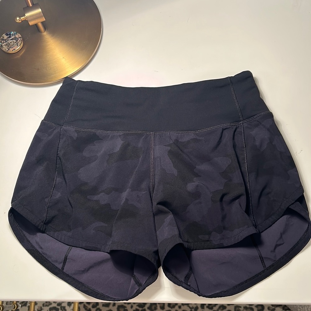 Lululemon short mid rise lined 2.5 inch Speed Up